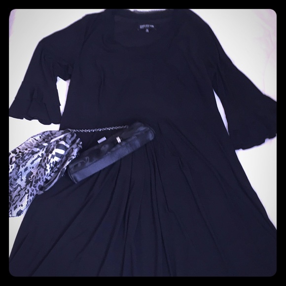 Dress - Picture 1 of 3